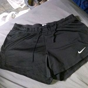 Nike shorts L